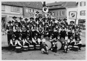 1972xxxx_FFZ_Obu_Marktplatz_Gruppenfoto